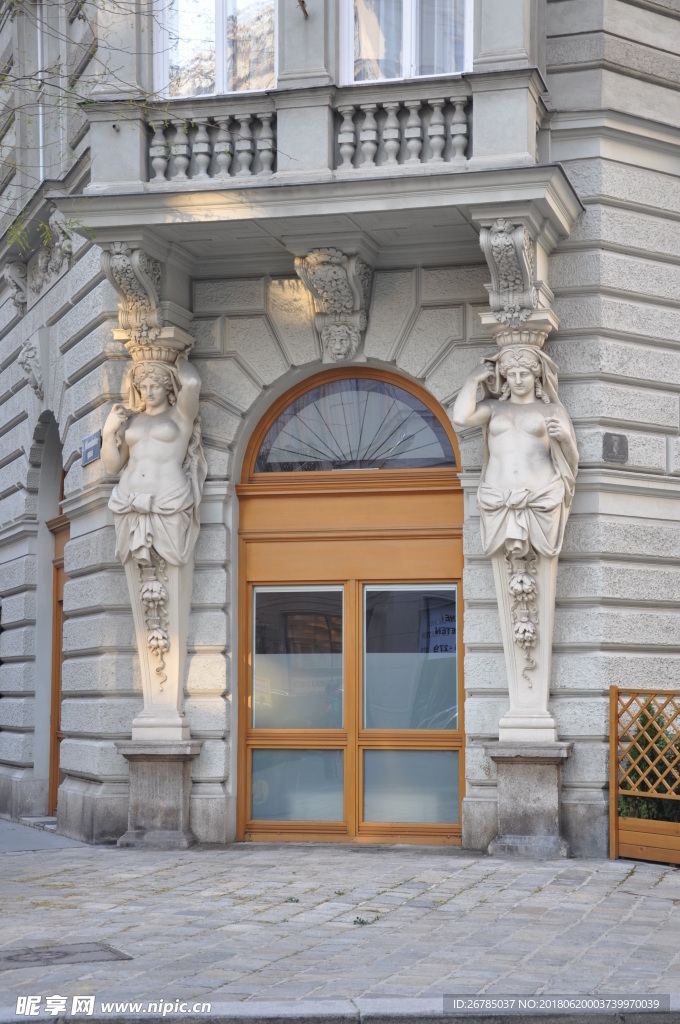 门口人像石雕装饰