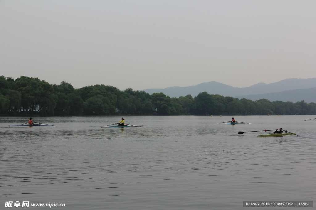 西湖划皮划艇 皮划艇