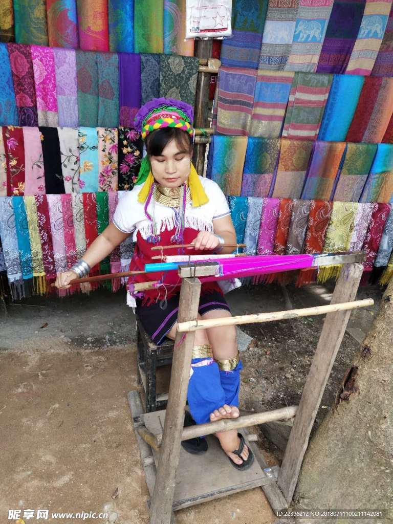 名族风长颈族人