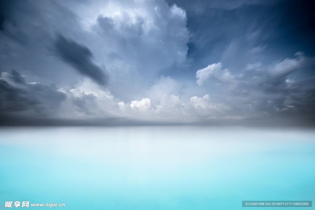 蓝蓝的天空白云飘