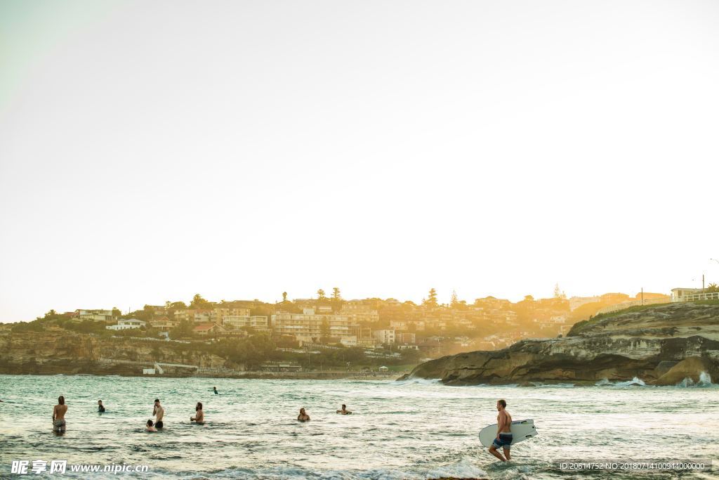 夕阳下的海滩风景