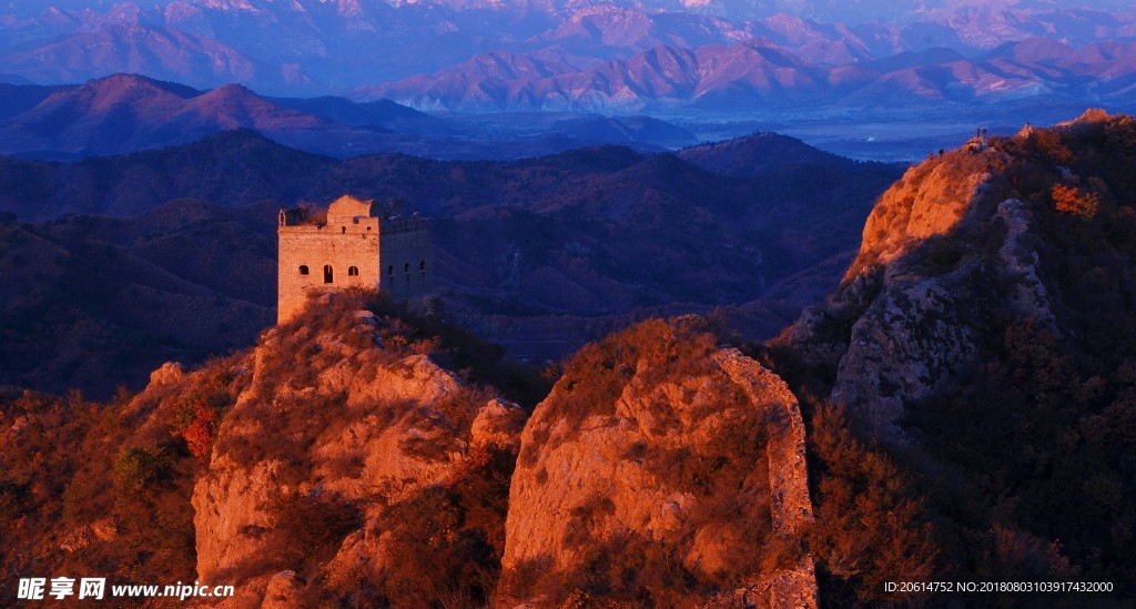 夕阳下的高山风光