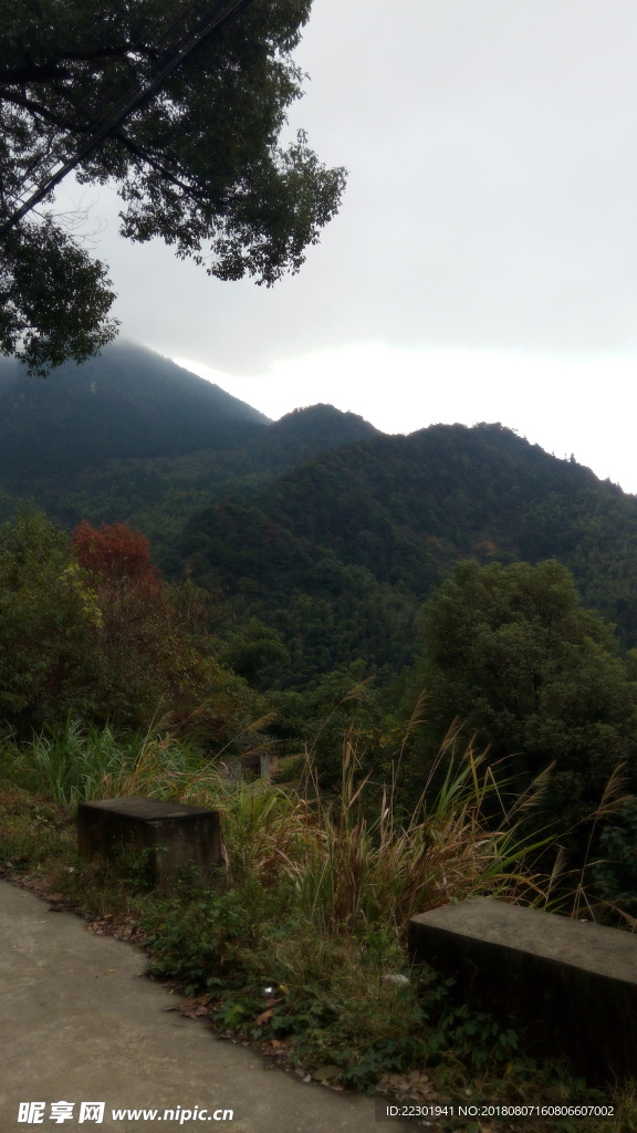风景 河流 高山 绿山 亭子
