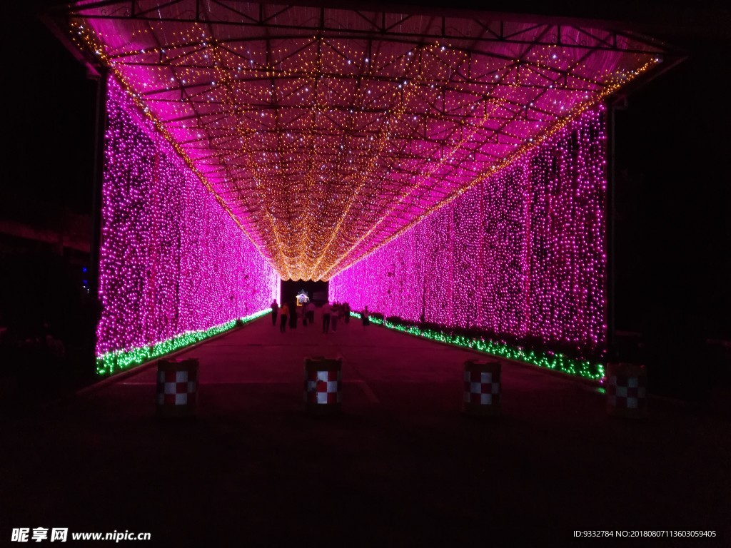 灯光节粉色走廊