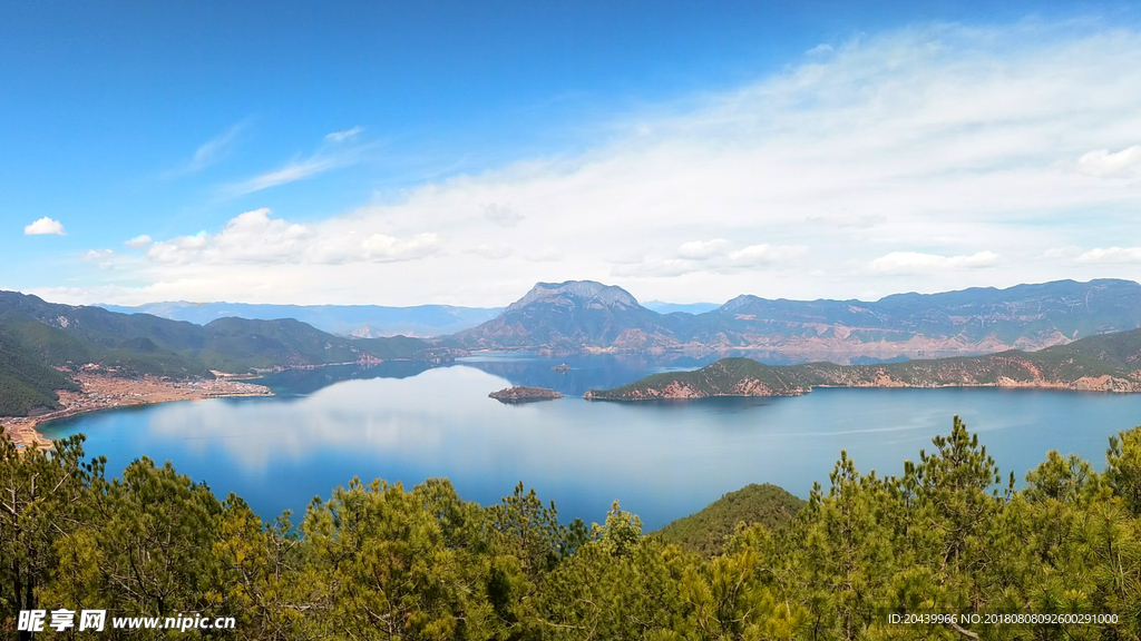 泸沽湖全景图