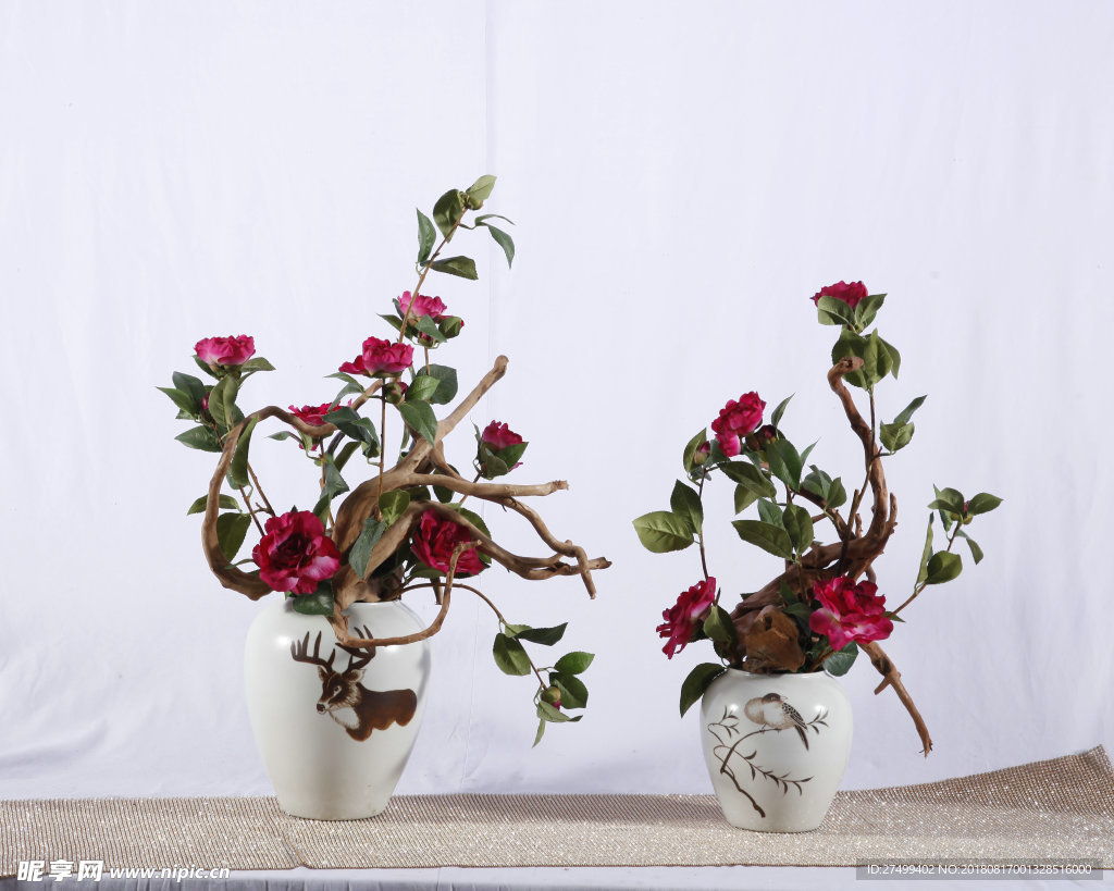 简约红色花盆栽