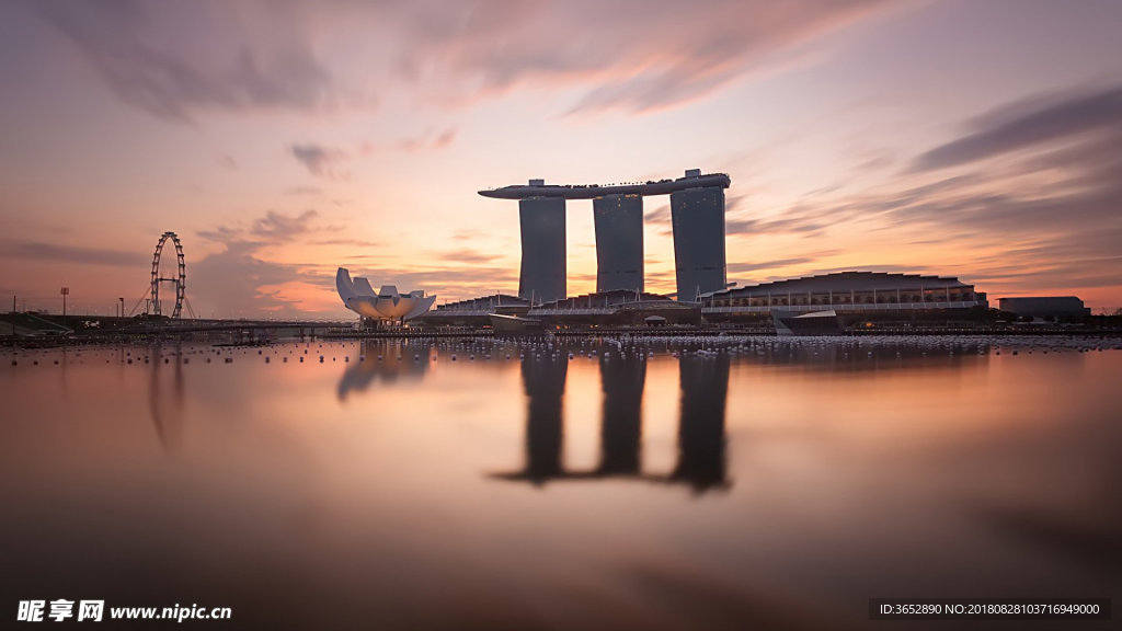 城市 建筑 高楼 碧水 灯光