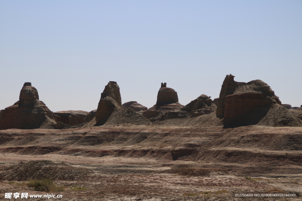魔鬼城 蓝天 沙漠背景 土山