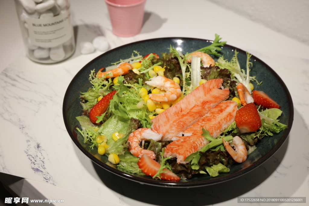 蟹棒 虾 草莓  花椰菜 沙律