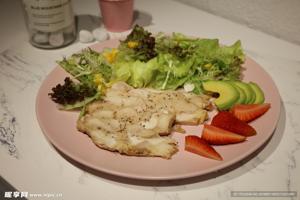 草莓 花椰菜 生菜 牛油果 瓶