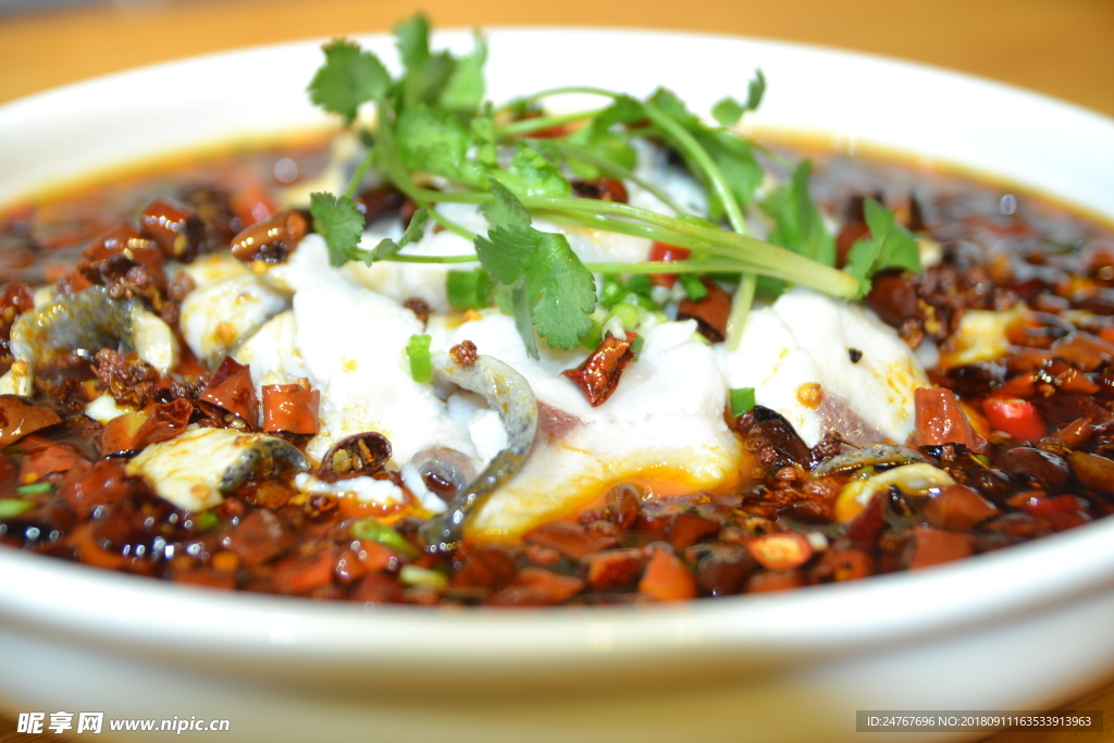 麻辣鱼 白盘里的鱼 白盘 鱼