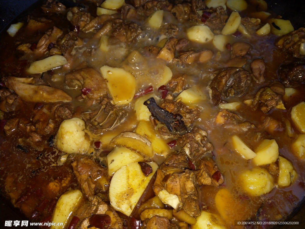 土豆炖鸡肉