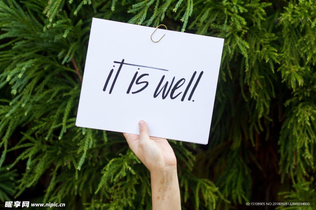 很好 手拿着牌子