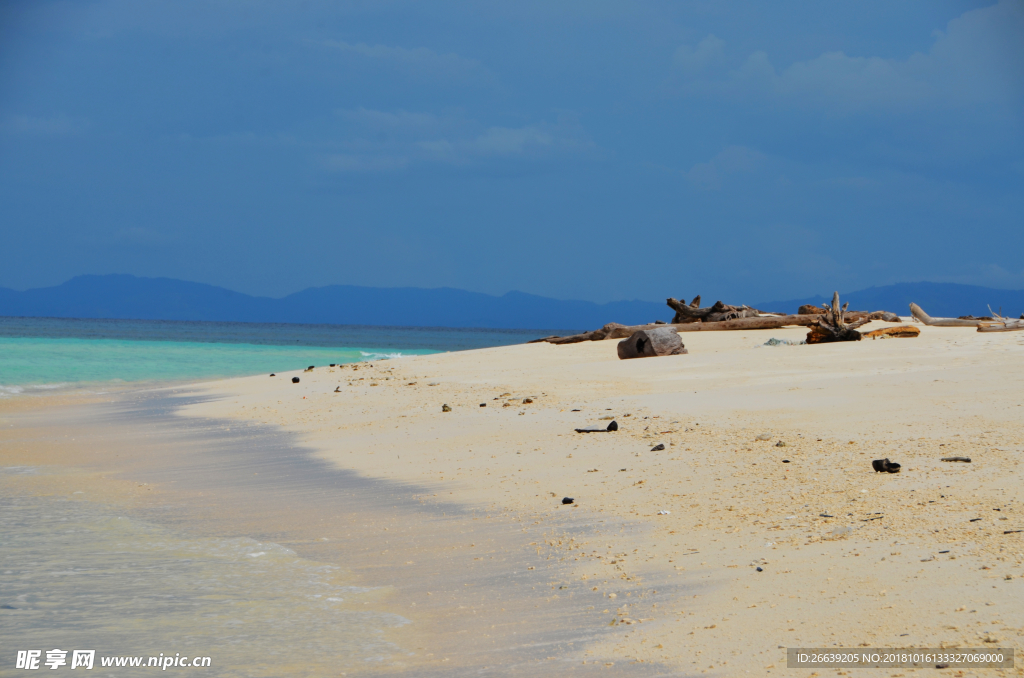 美人鱼岛洁净的海滩