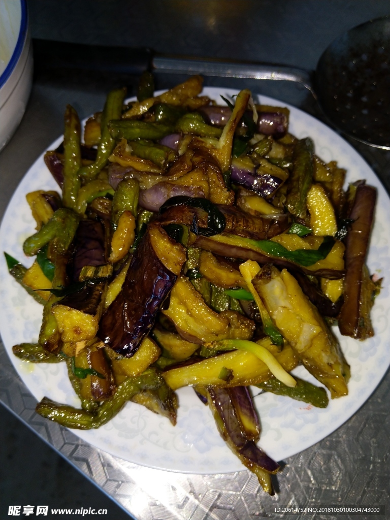 茄子伴豆角美食