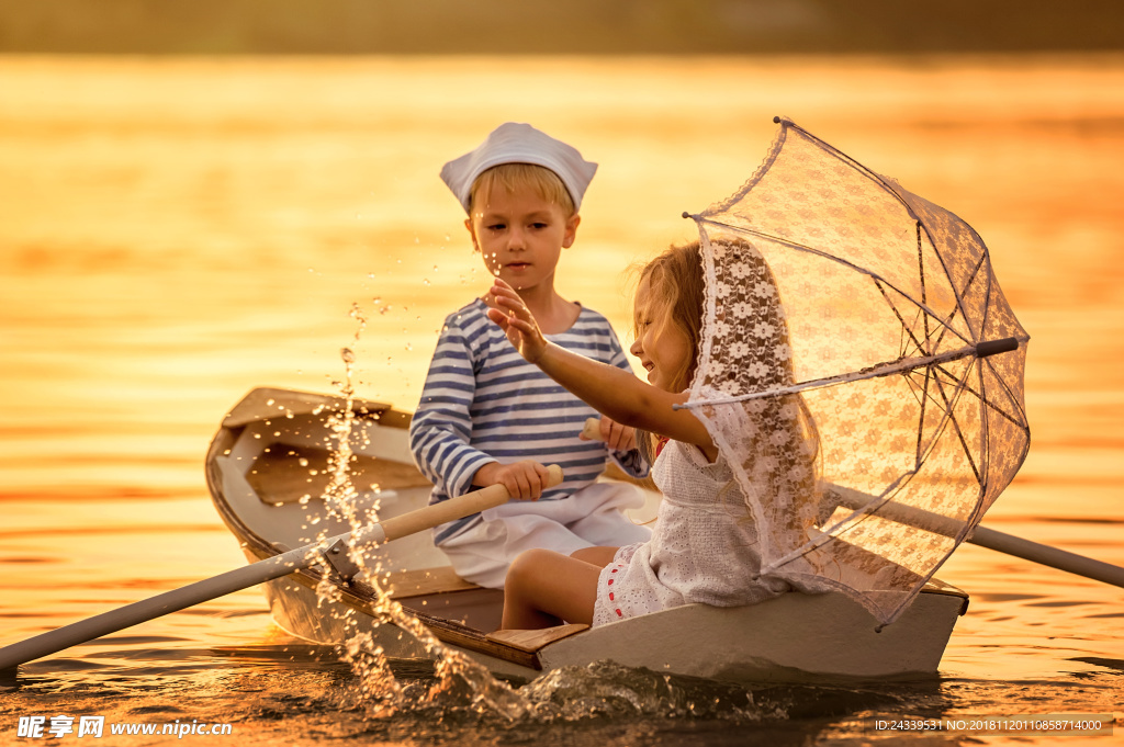 湖边儿童  意境 温情 温馨