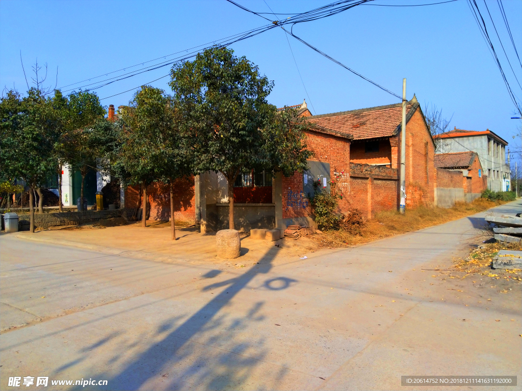 蓝天下的乡村聚落