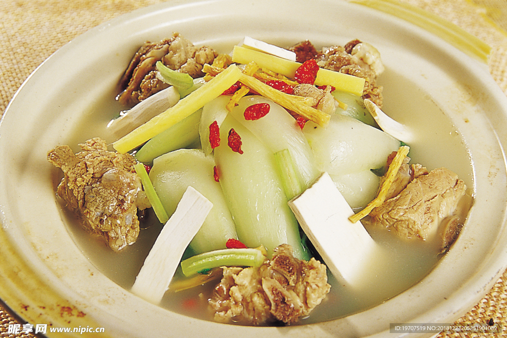 猪骨豆腐炖白菜