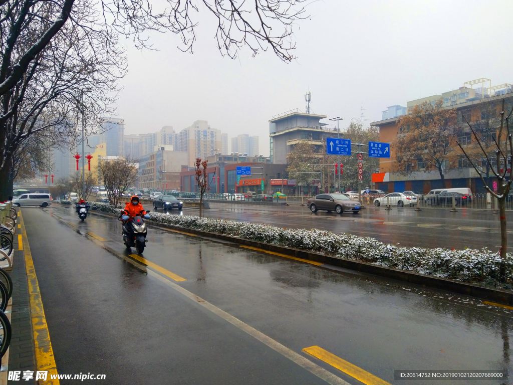 雪天下的城市街道