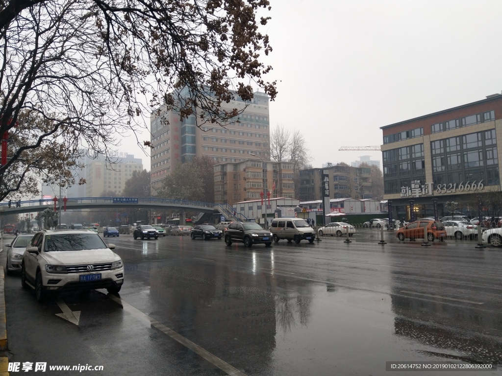 冬日里的城市街道