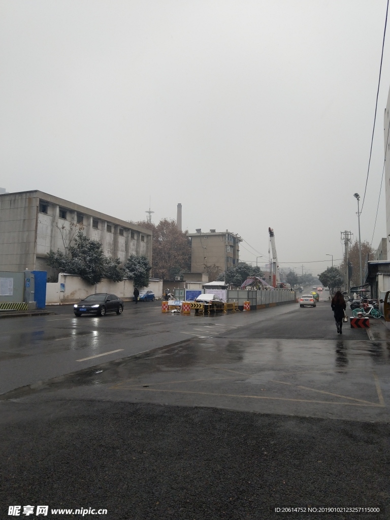 雪天下的城市街道