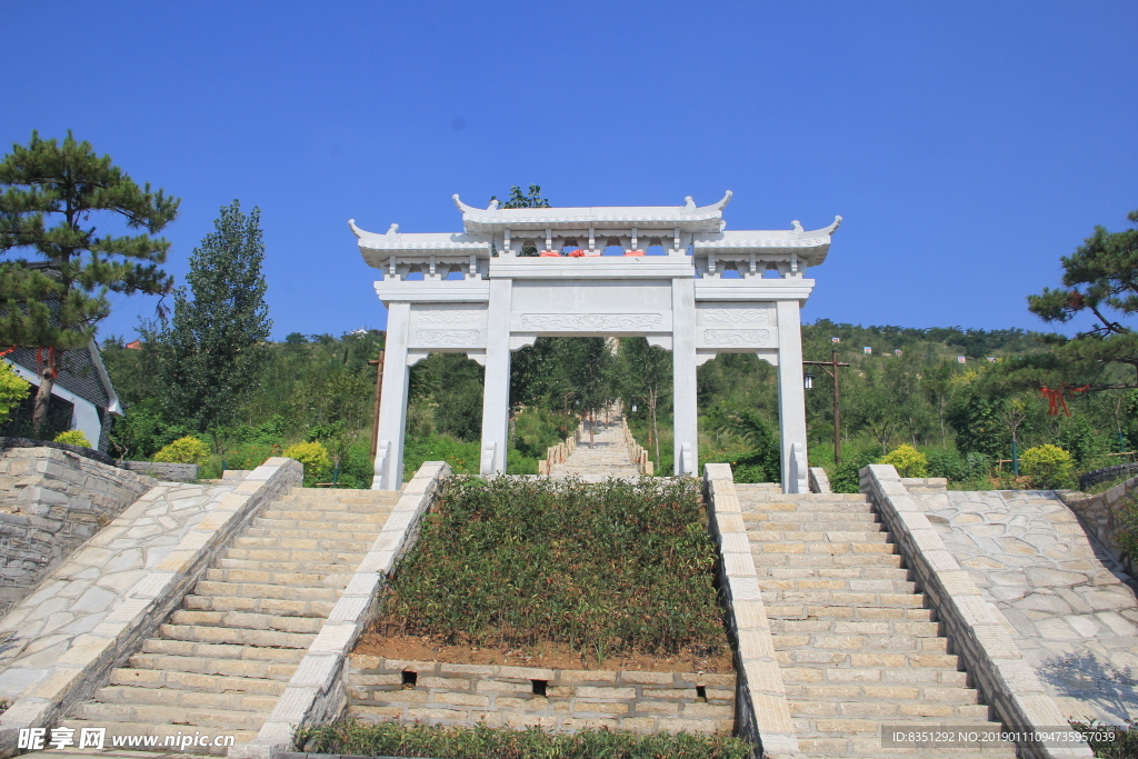 汶上昙山庙门风景