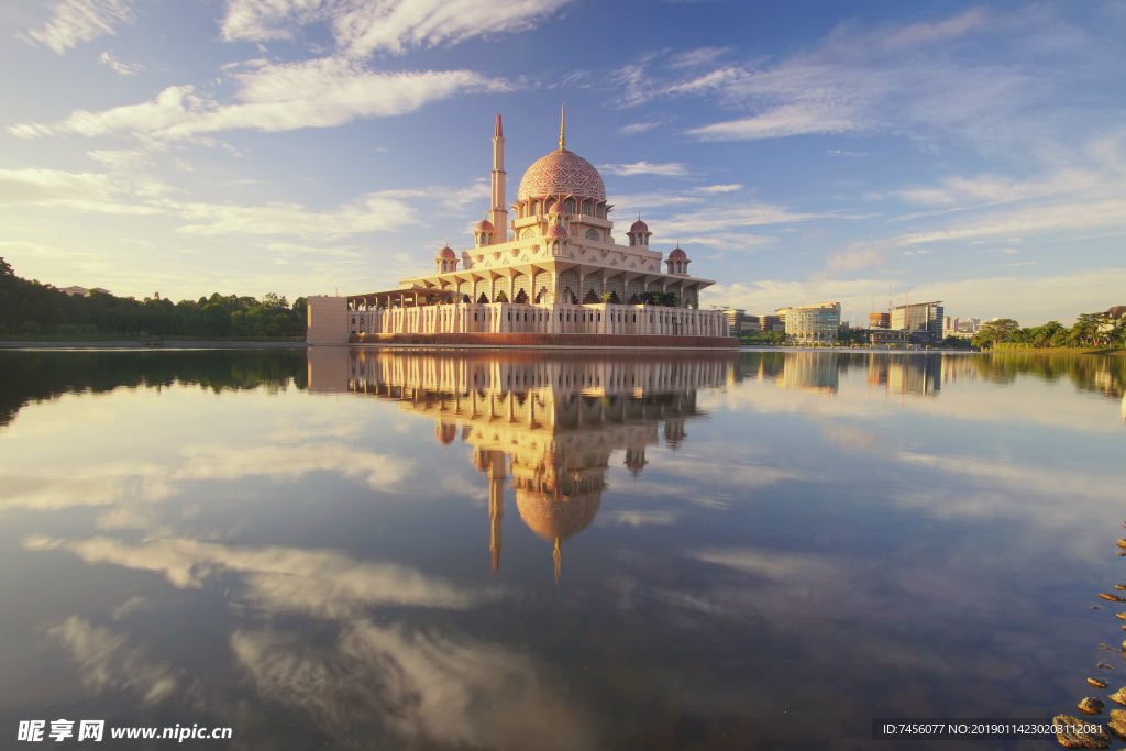 湖光美景城堡风景画