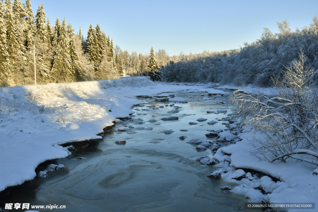 冰雪融化的景色