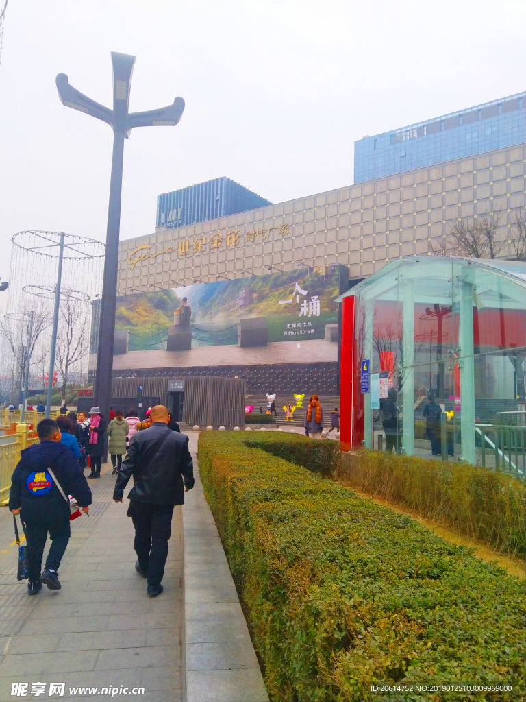 熙熙攘攘的街道