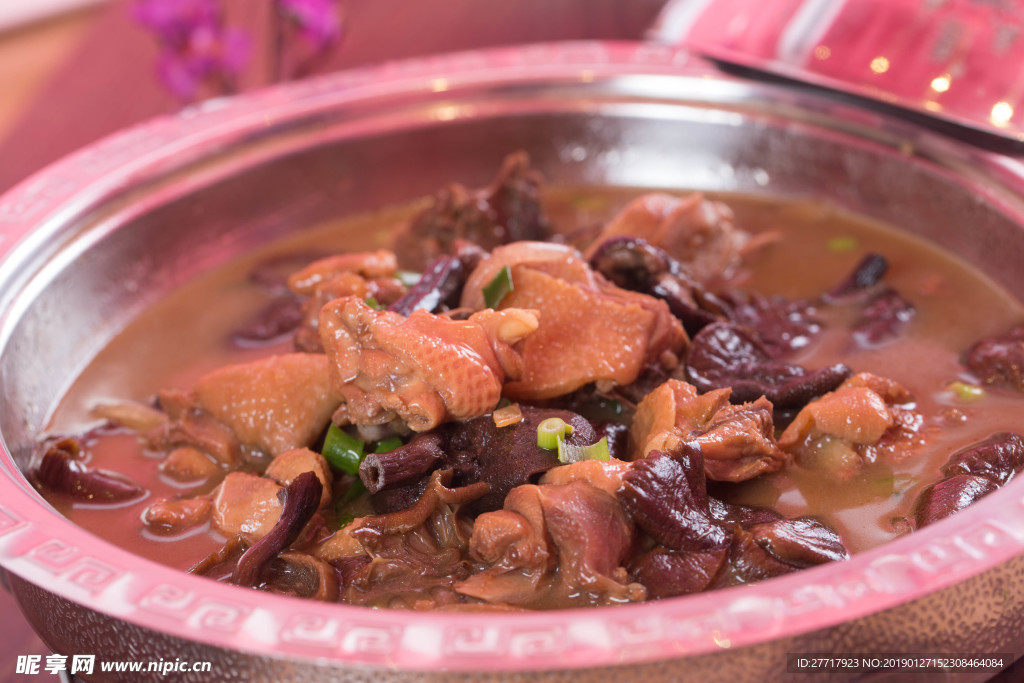 小野蘑菇炖小鸡