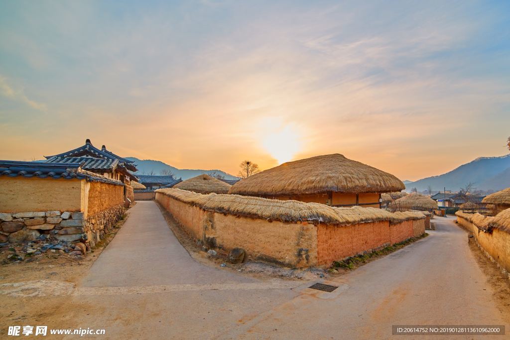 夕阳下的乡村风景