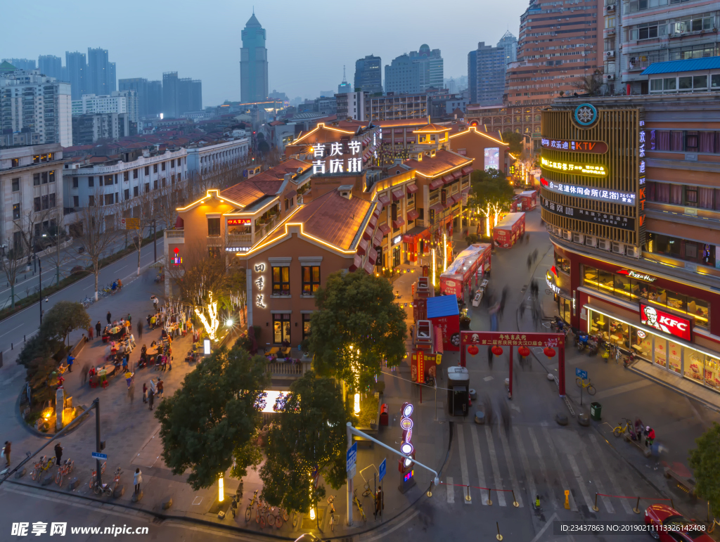 吉庆民俗街夜景全景