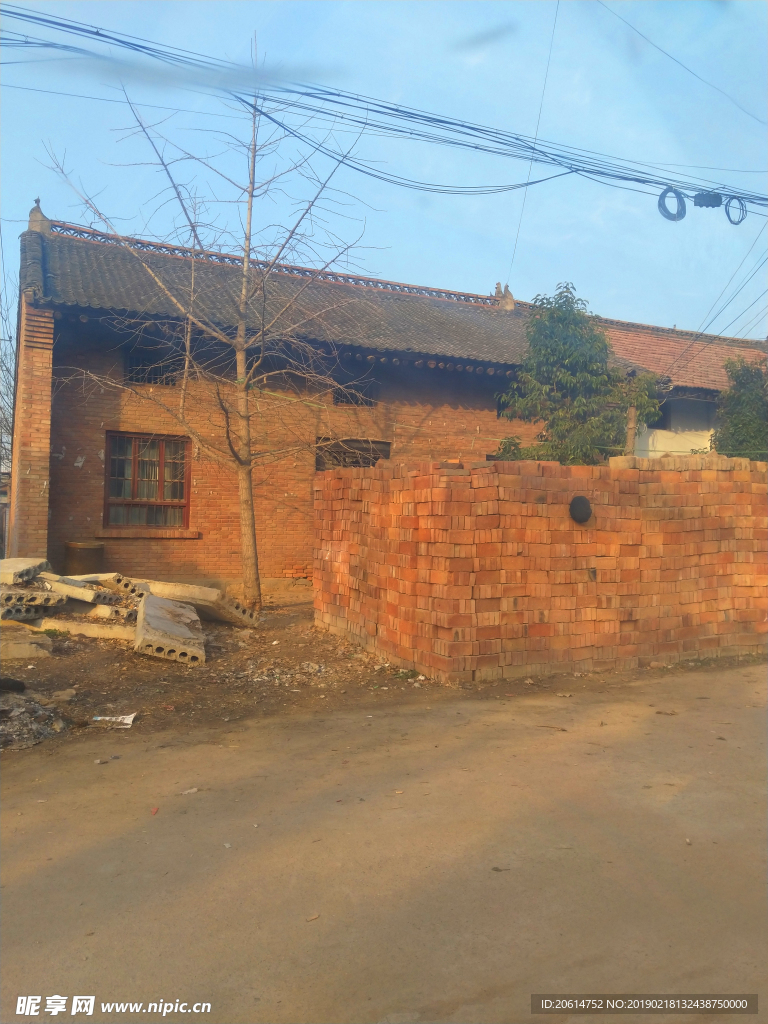 日暮下的乡村风景