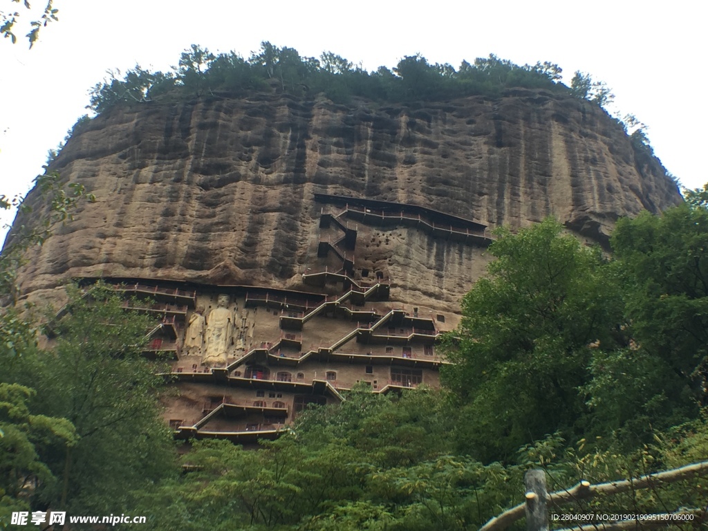 甘肃天水麦积山石窟