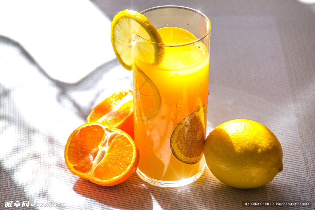 新鲜的橙汁图片