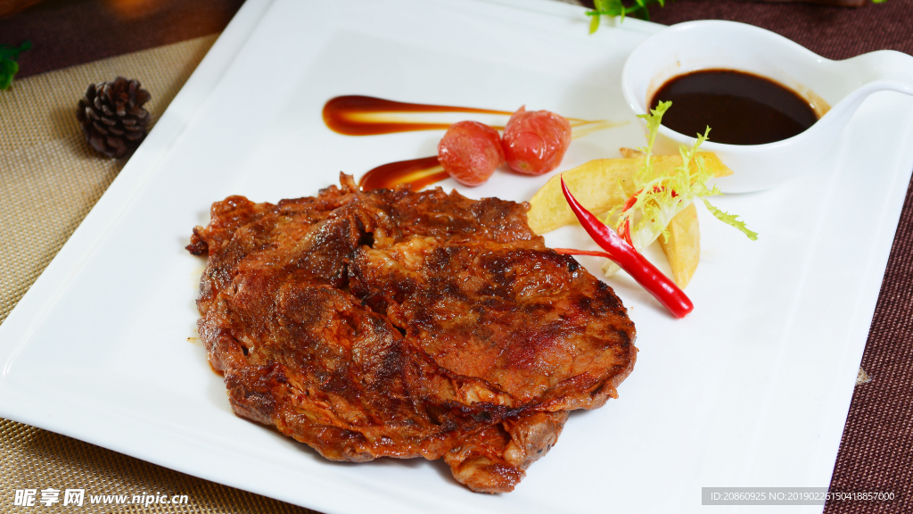 美味的酱汁牛肉图片