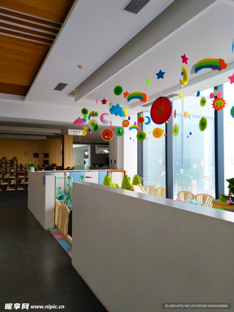 浪漫点缀的房屋