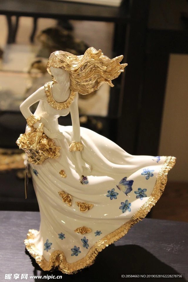 家居摆件花篮女孩