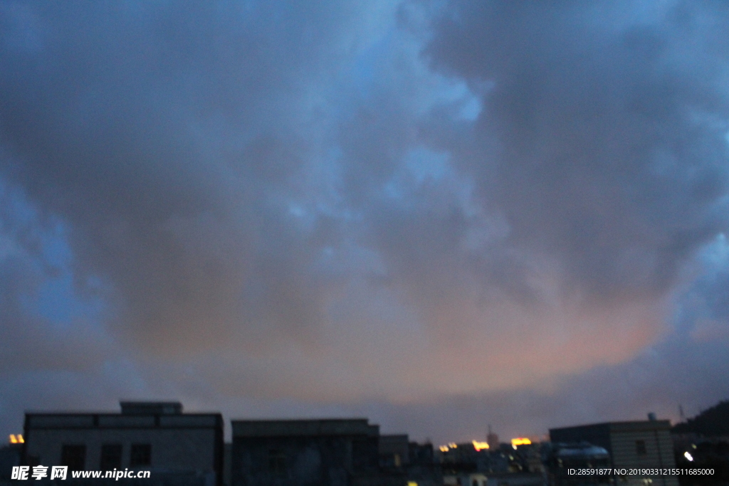 太阳下山的天空
