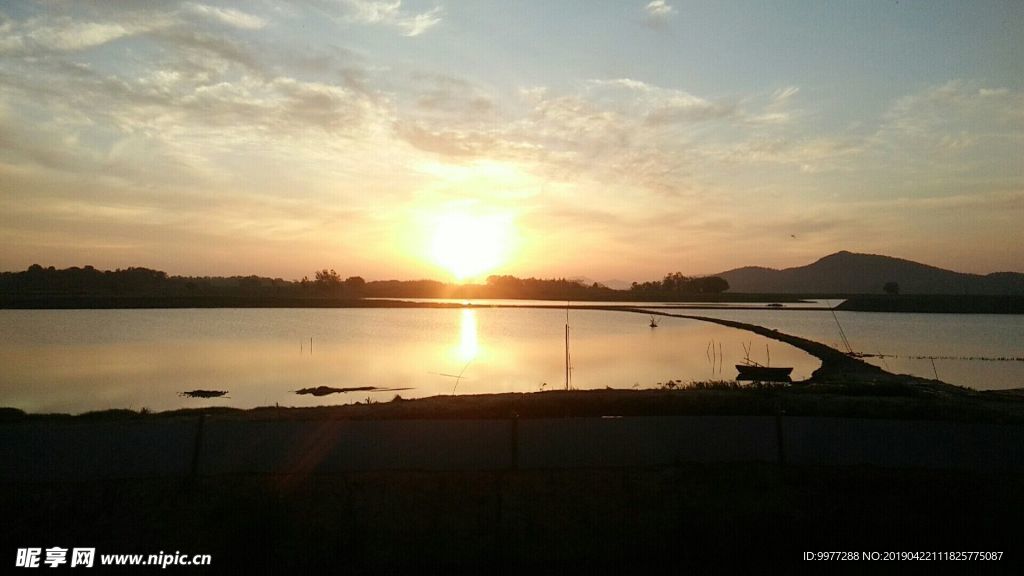 夕阳下的嬉湖印象美景