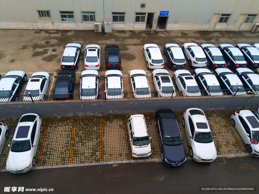 密密麻麻的汽车