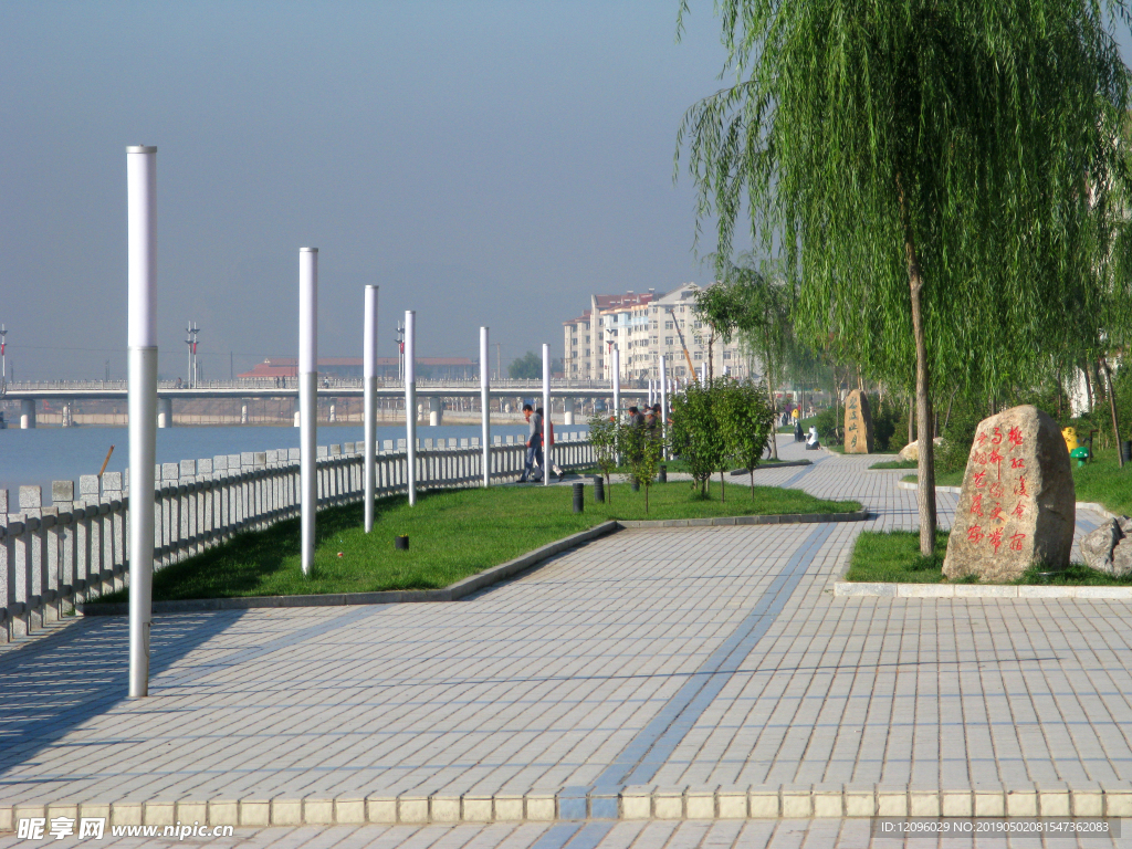 公园 路 橡胶坝 风景 树