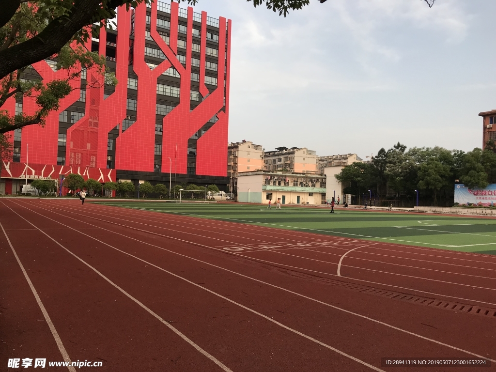 学校操场跑道