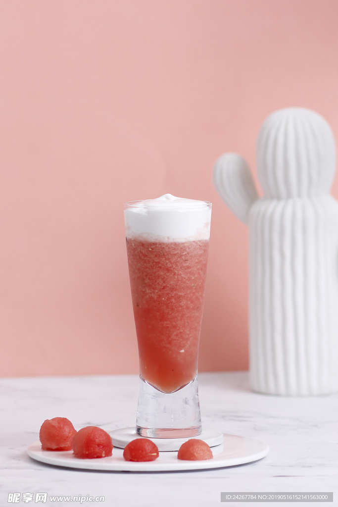 西瓜奶盖水果茶图片