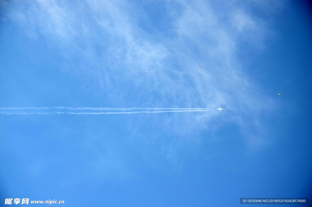 飞机 起飞    天空  蓝天