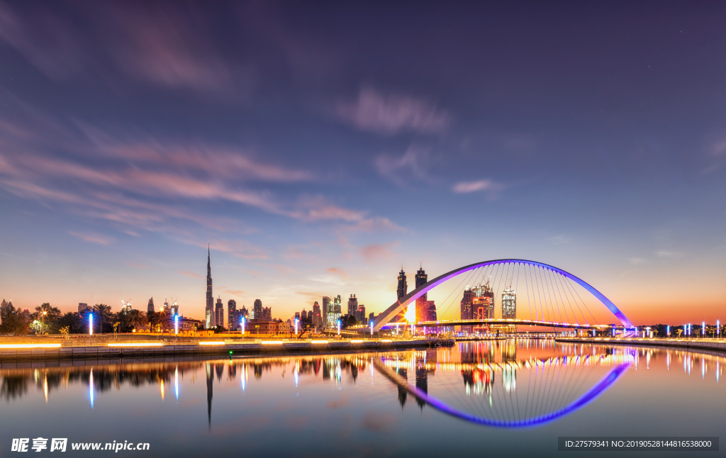 城市都市繁华傍晚风景照