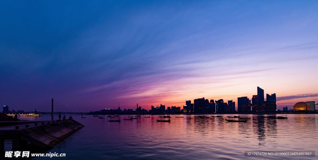 城市 黄昏 水面 湖面