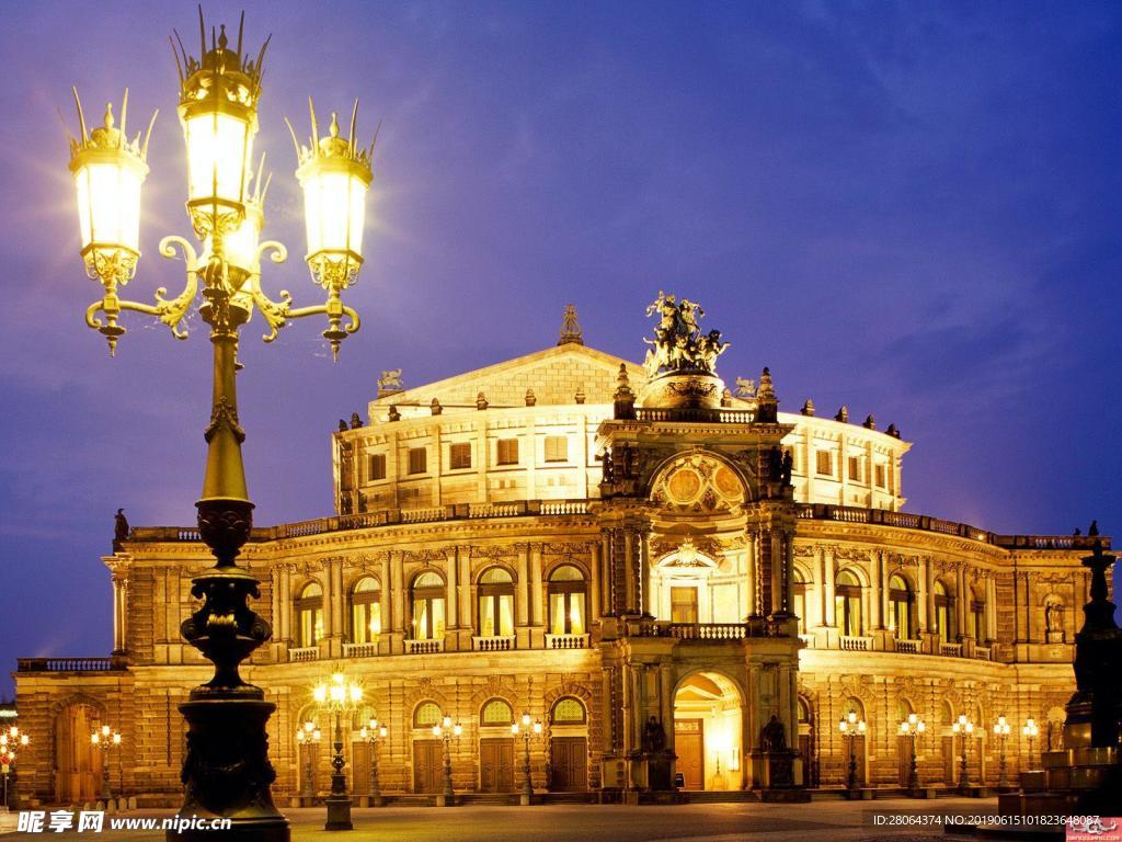 建筑夜景摄影图