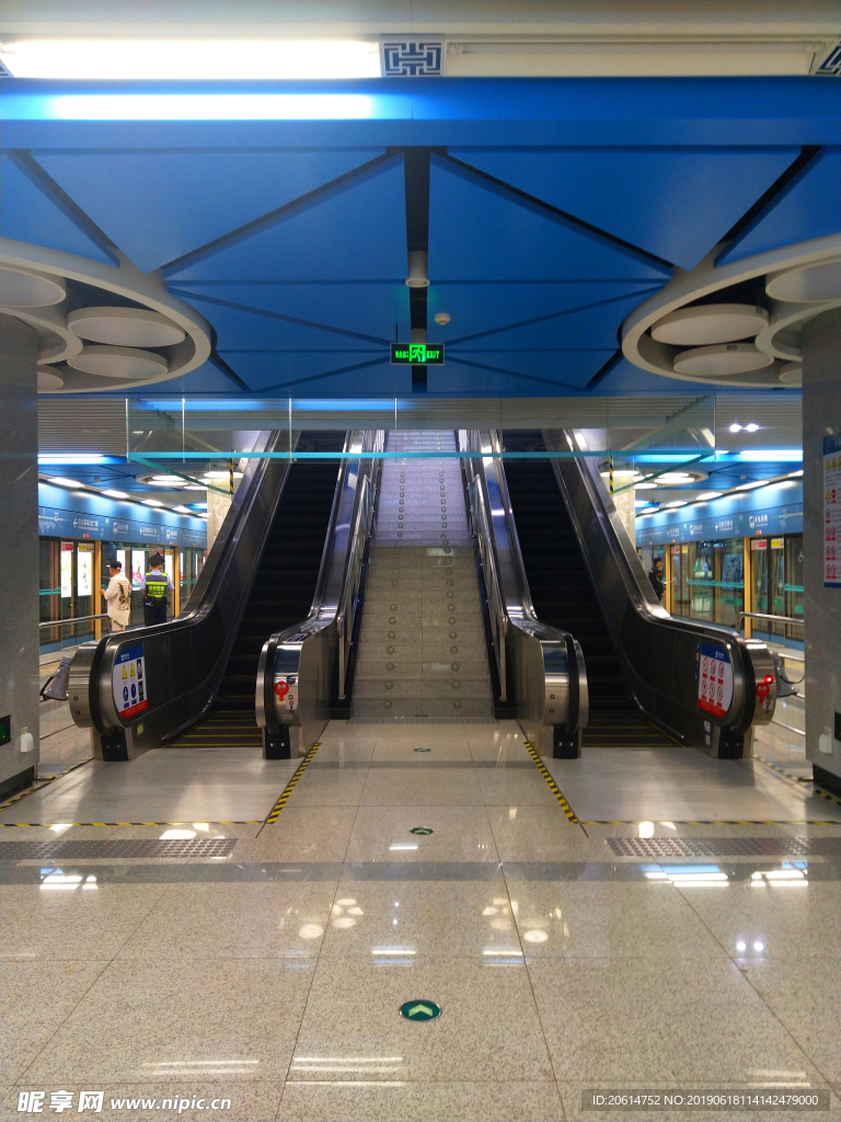 地铁候车室