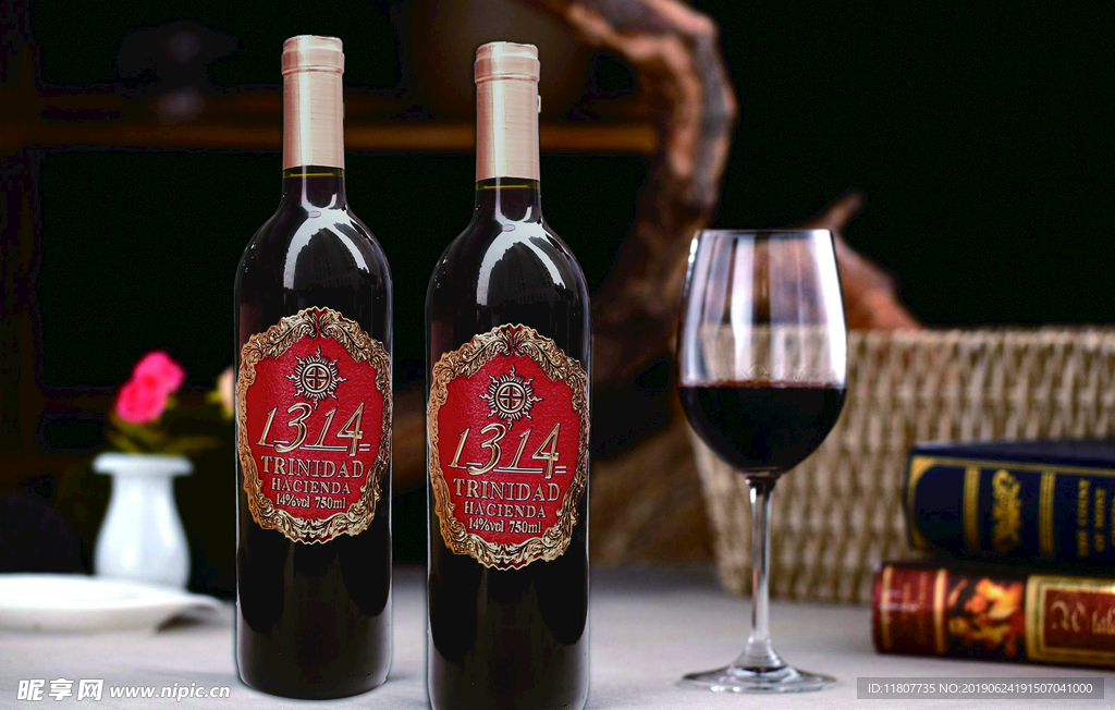 红酒照片（可替换瓶子）